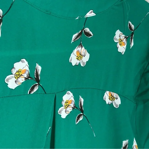 Lush Green and White 3/4 Length Sleeve V Neck Floral Lightweight Blouse Size M - Picture 4 of 11